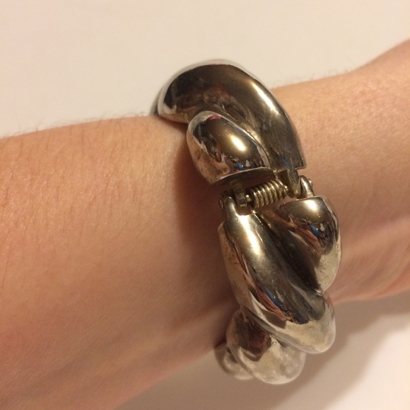 Vintage Silver Color Metal Spring Clasp Bracelet - Picture 5 of 8